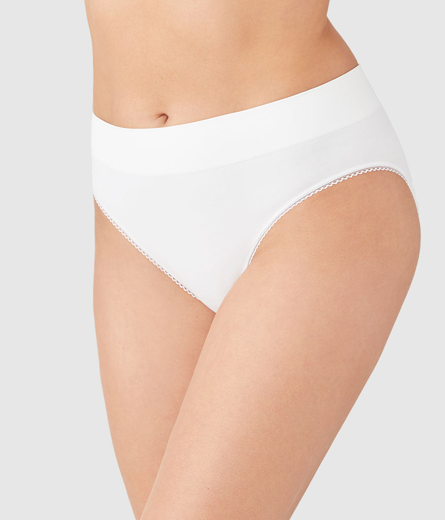 Wacoal Latest - Feeling Flexible Hi-Cut - White