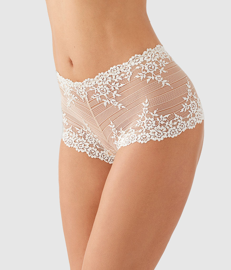 Wacoal New - Embrace Lace® Boyshort - Sand/Ivory