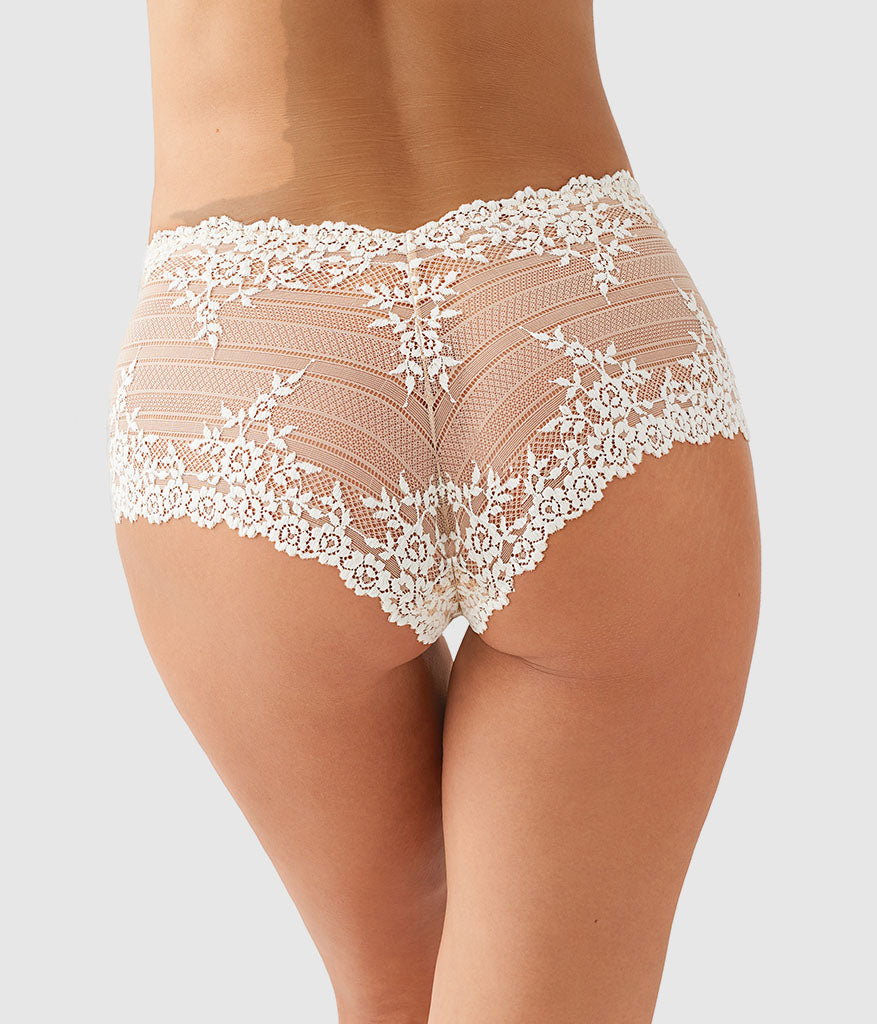 Wacoal New - Embrace Lace® Boyshort - Sand/Ivory